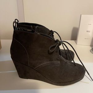 Brown boot wedges
